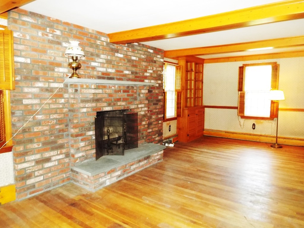 16 Hillside Road Bristol, RI 02809 - Photo 3 of 24 Gallery Image 3