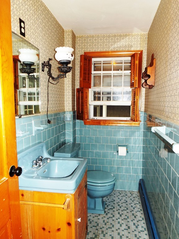 16 Hillside Road Bristol, RI 02809 - Photo 5 of 24 Gallery Image 5