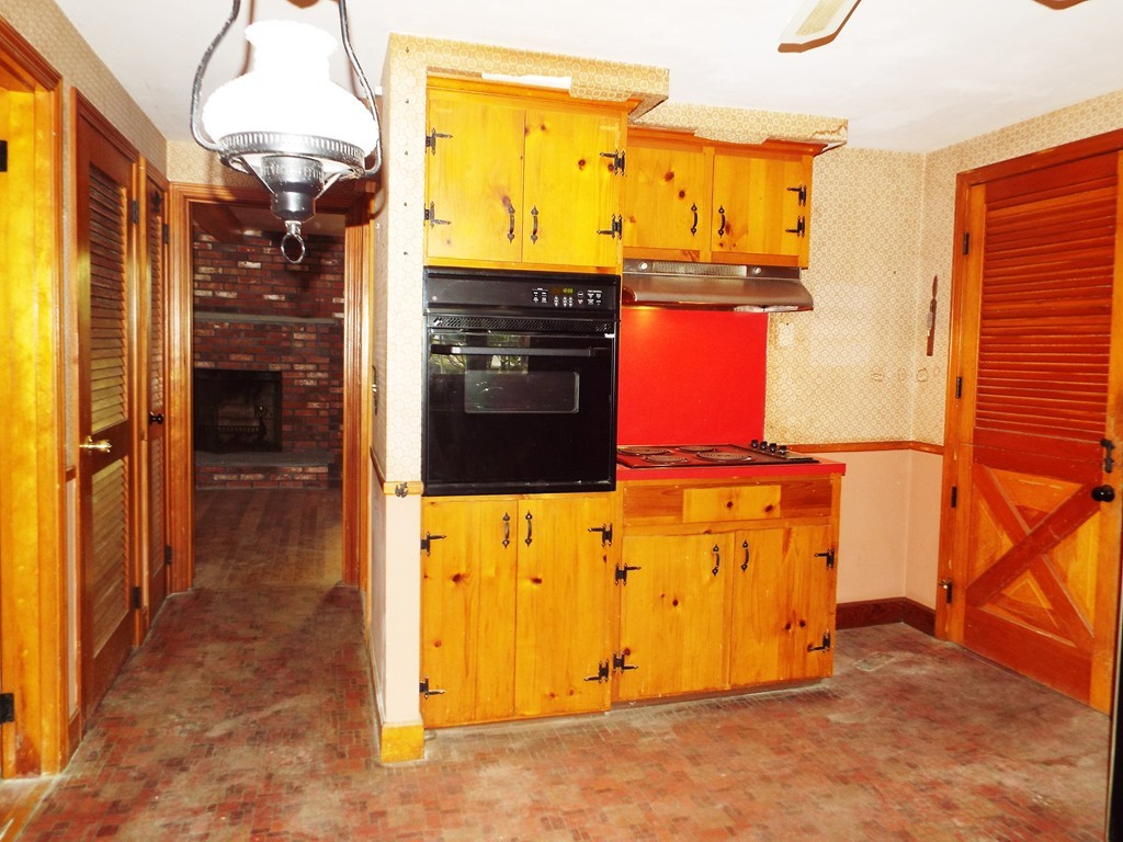 16 Hillside Road Bristol, RI 02809 - Photo 8 of 24 Gallery Image 8