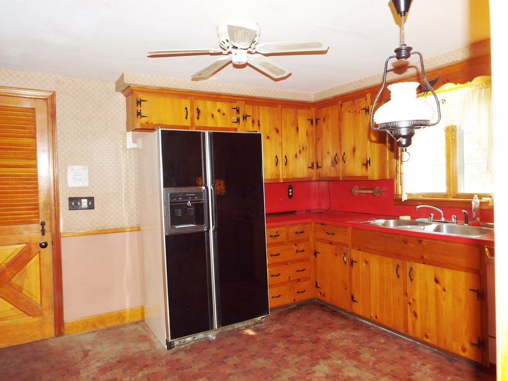 16 Hillside Road Bristol, RI 02809 - Photo 9 of 24 Gallery Image 9