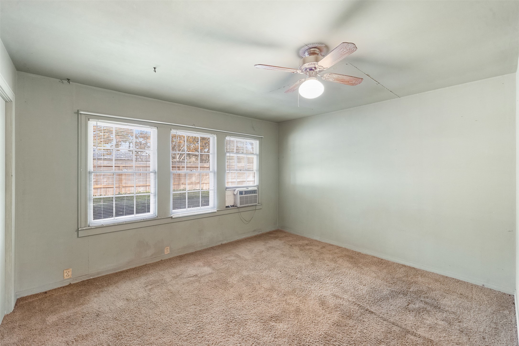 323 Harbert Street Columbus, TX 78934 - Photo 17 of 27