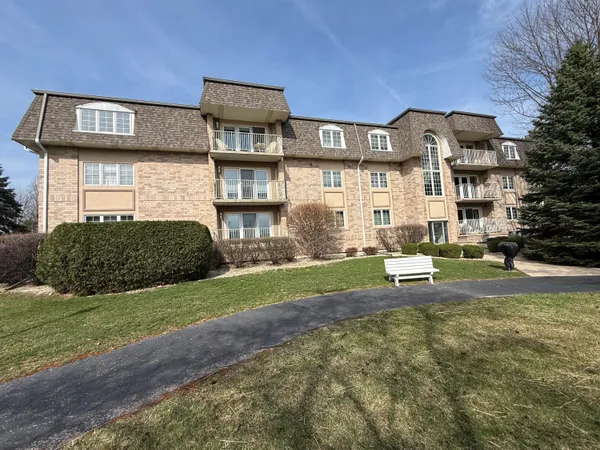 $195,000 | 908 Swan Drive, Unit 2D, Dyer, IN 46311