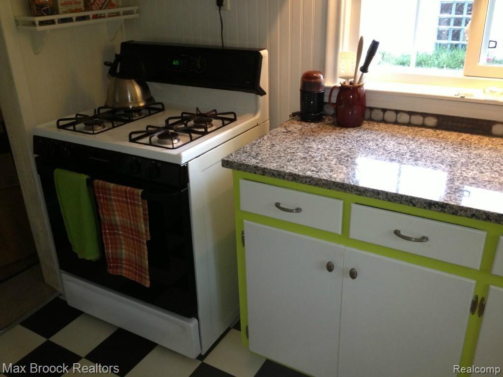 4163 Amherst Road Royal Oak, MI 48073 - Photo 11 of 25
