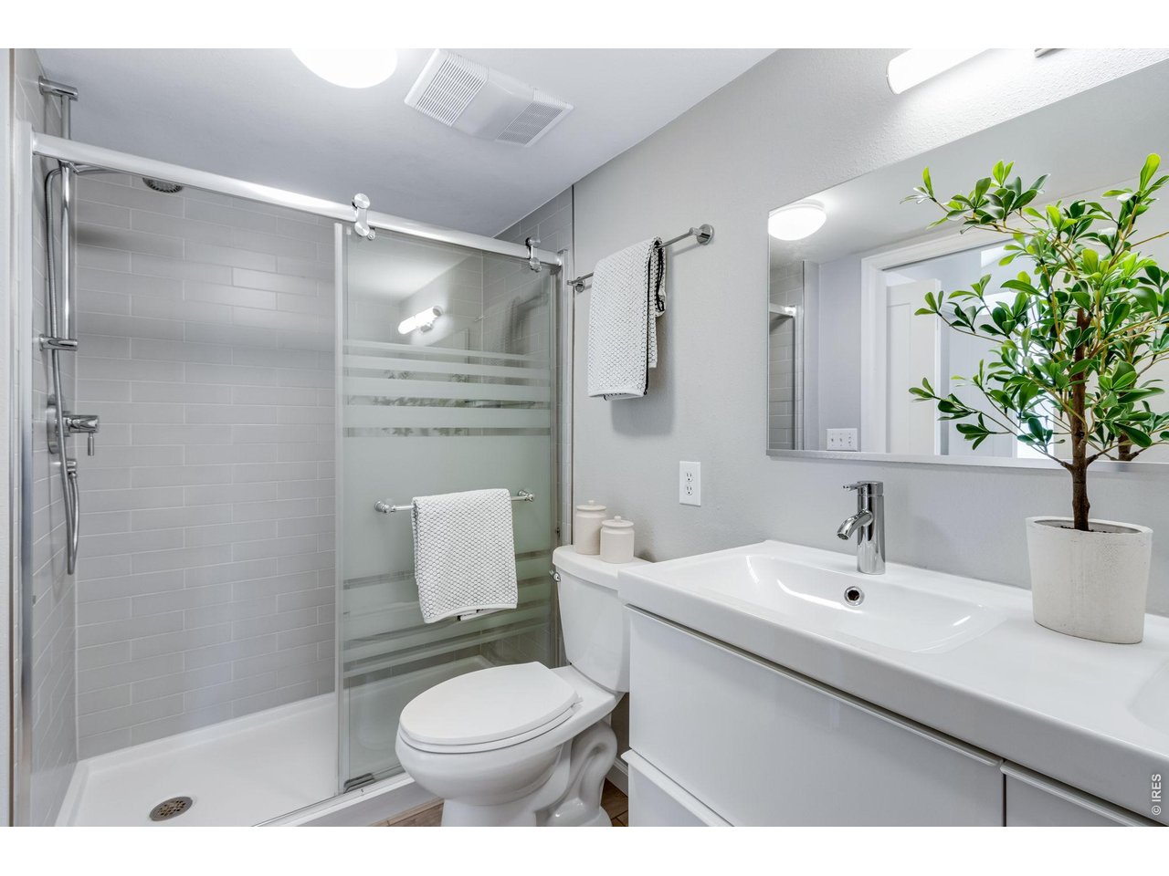 3473 28th Street, Unit 12 Boulder, CO 80301 - Photo 13 of 39 a bathroom with a sink toilet and shower