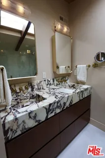 $2,550,000 | 831 14th Street, Unit 3, Santa Monica, CA 90403