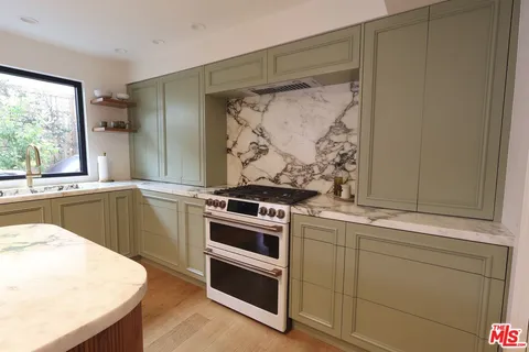 $2,550,000 | 831 14th Street, Unit 3, Santa Monica, CA 90403