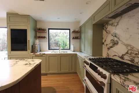 $2,550,000 | 831 14th Street, Unit 3, Santa Monica, CA 90403