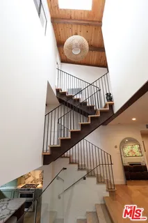 $2,550,000 | 831 14th Street, Unit 3, Santa Monica, CA 90403