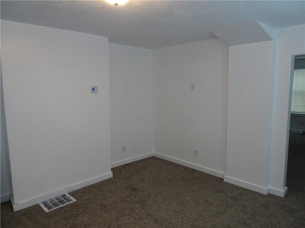 42 Oak Street Manor, PA 15665 - Photo 22 of 39 an empty room with a bench