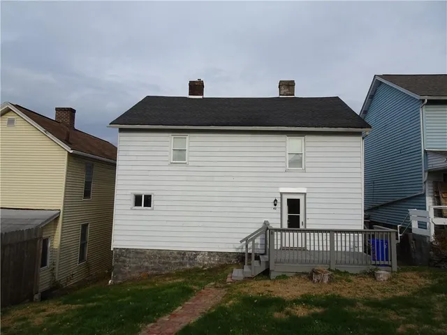 a view of house with a yard