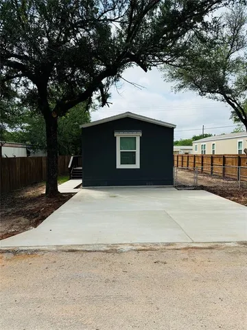 $1,575 | 3001 Elmwood Drive, Granbury, TX 76048