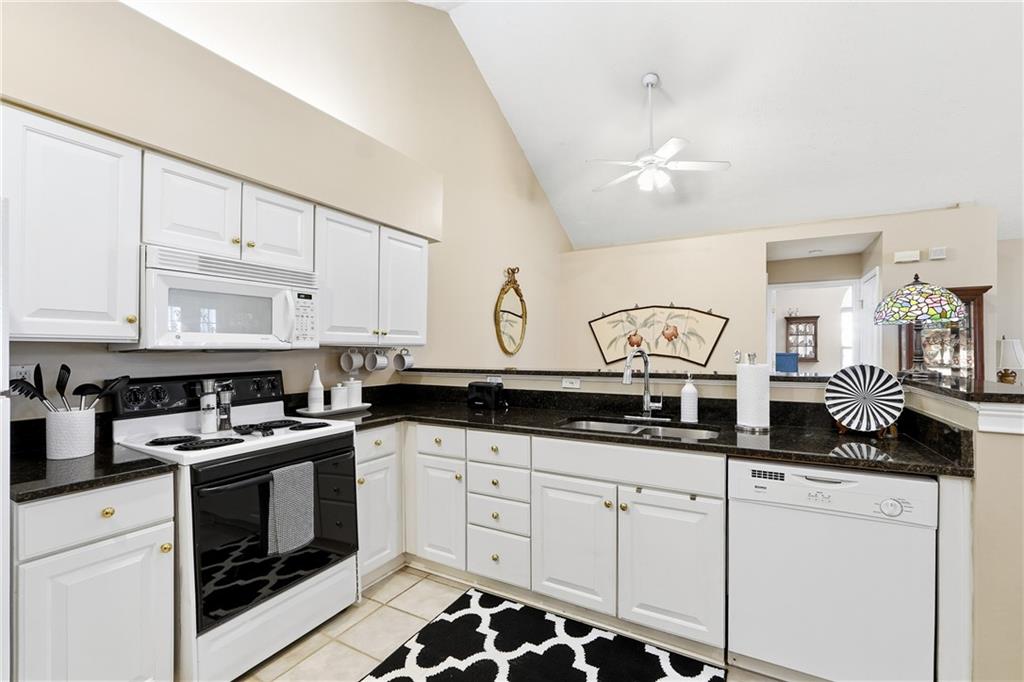 4522 Orchard Trace Roswell, GA 30076 - Photo 4 of 38