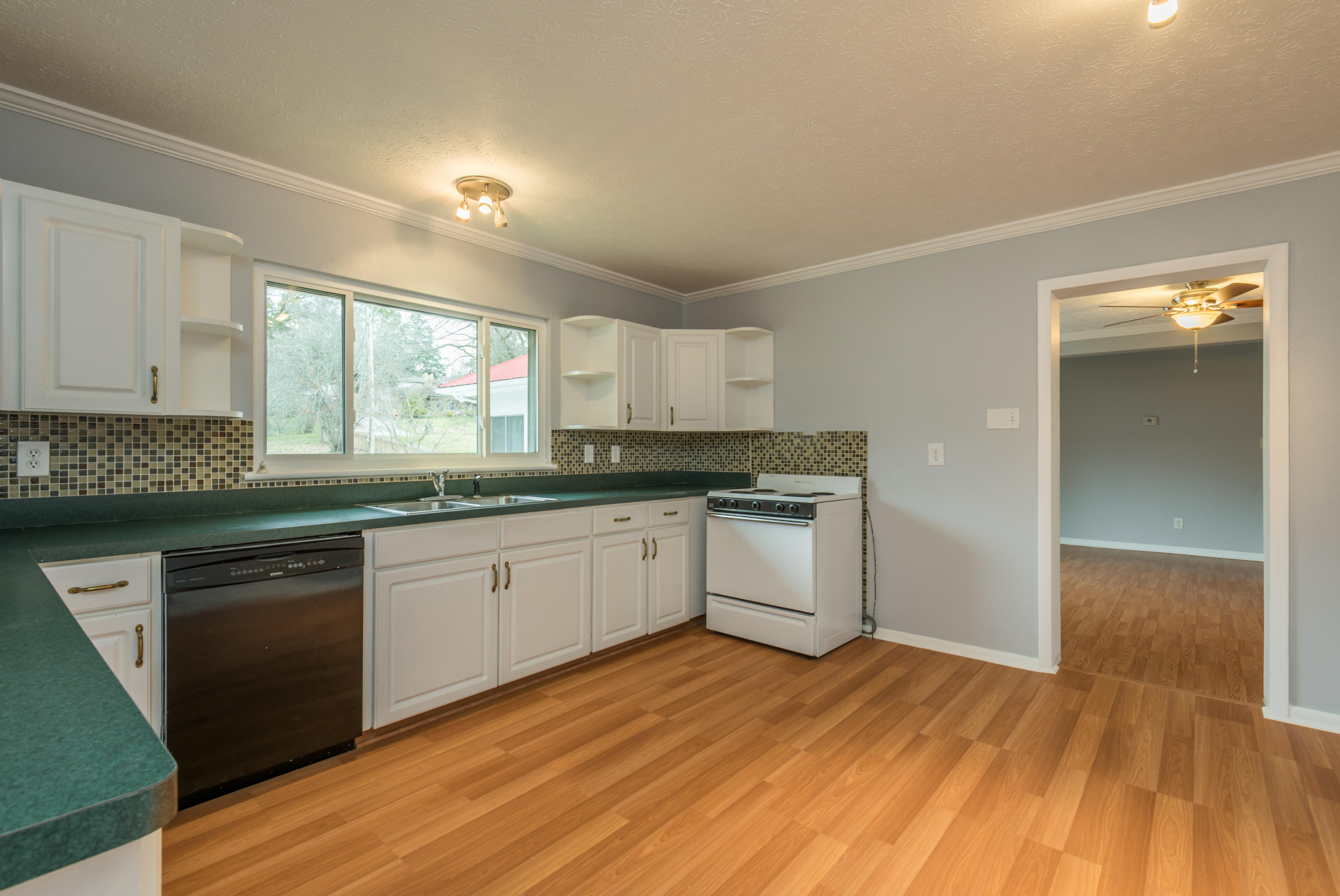 1310 Oak Ridge Highway Clinton, TN 37716 - Photo 8 of 39 1310OakRidgeHwy-34