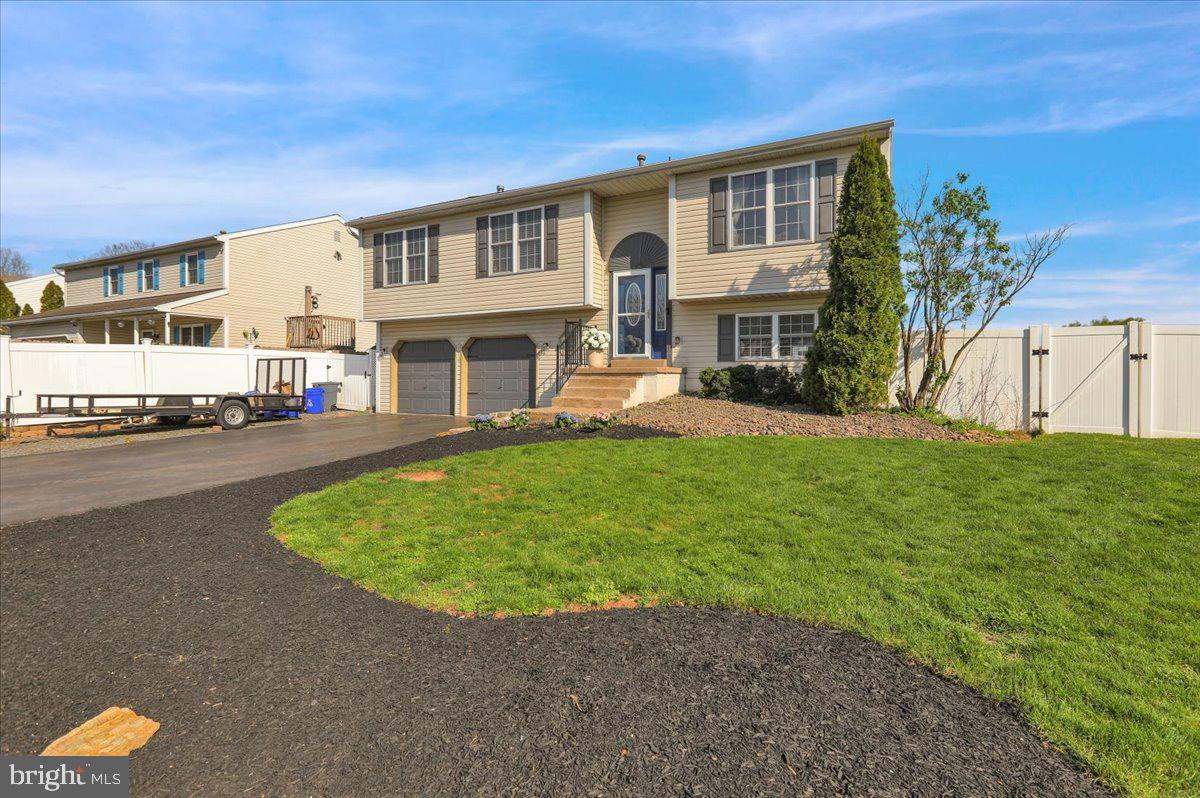 4340 Sutton Circle Reading, PA 19606 - Photo 2 of 36