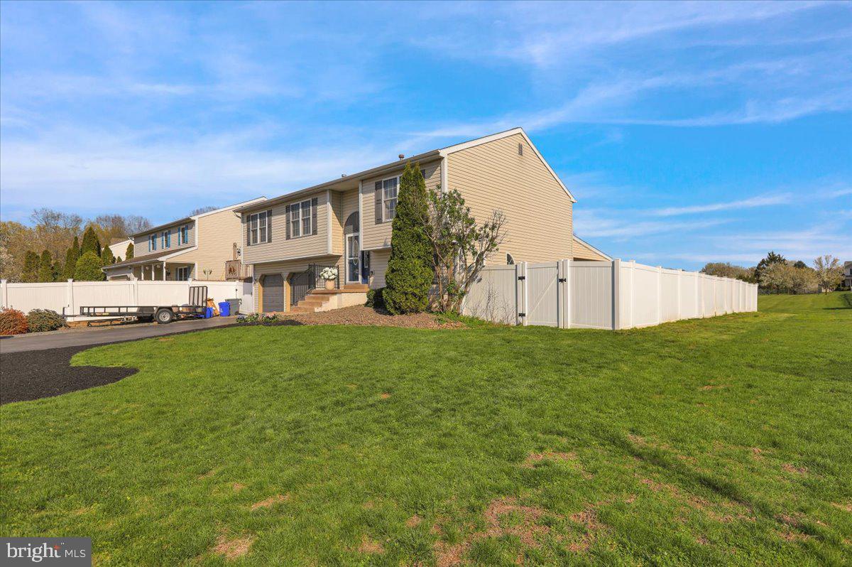 4340 Sutton Circle Reading, PA 19606 - Photo 3 of 36