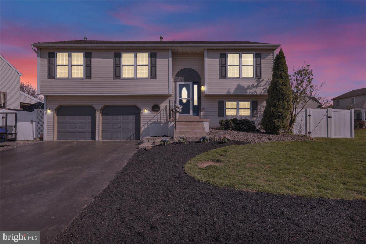 4340 Sutton Circle Reading, PA 19606 - Photo 4 of 36