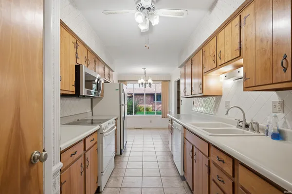 $249,900 | 304 North Bayberry Lane, Muncie, IN 47304