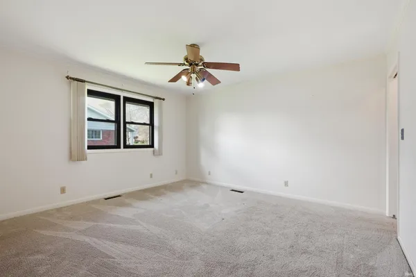 $249,900 | 304 North Bayberry Lane, Muncie, IN 47304
