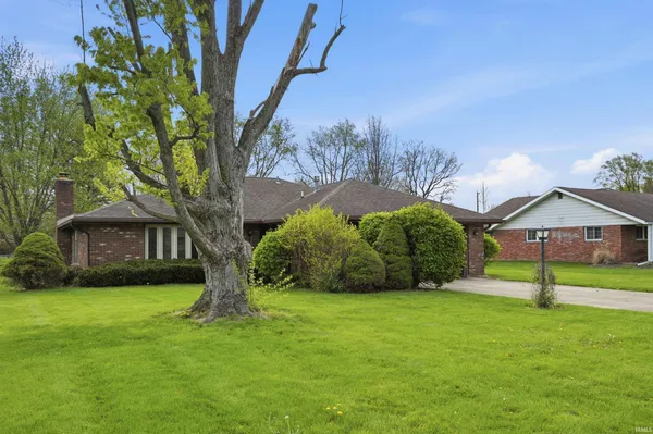 $249,900 | 304 North Bayberry Lane, Muncie, IN 47304