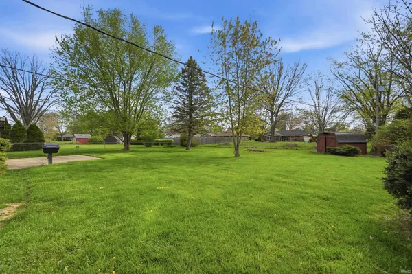 $249,900 | 304 North Bayberry Lane, Muncie, IN 47304
