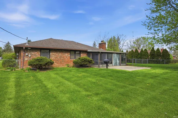 $249,900 | 304 North Bayberry Lane, Muncie, IN 47304