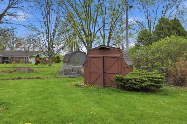 $249,900 | 304 North Bayberry Lane, Muncie, IN 47304