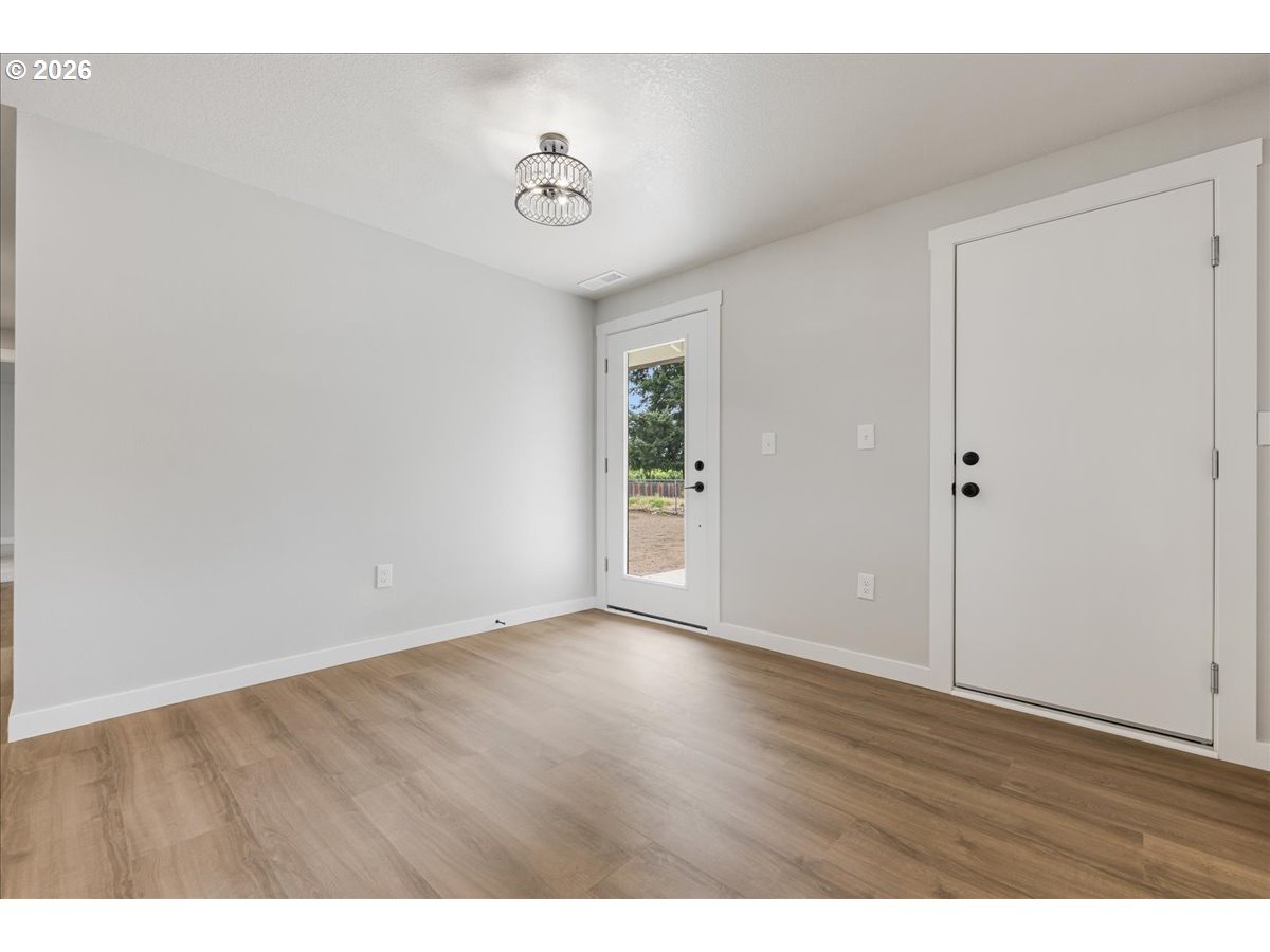 795 Northwest 6th Avenue Canby, OR 97013 - Photo 18 of 40 a view of an empty room and window