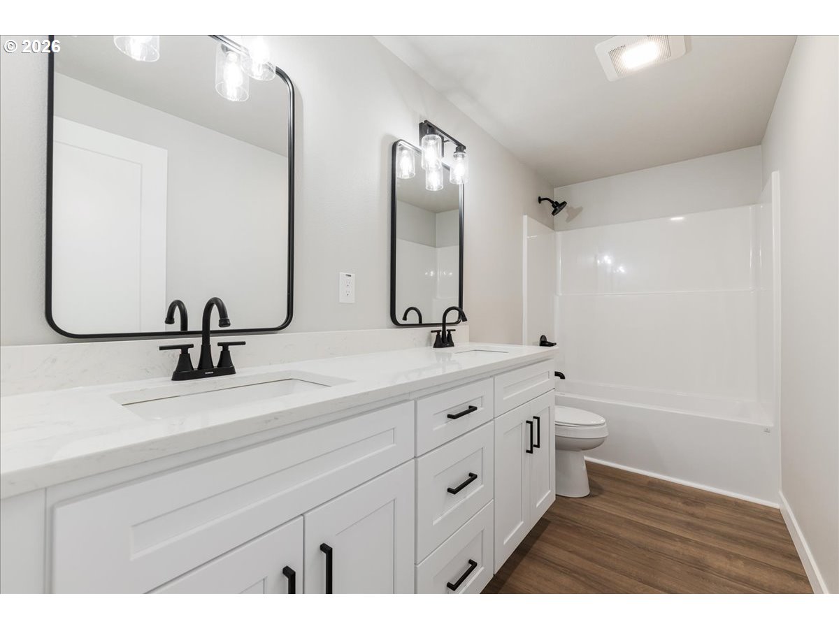 795 Northwest 6th Avenue Canby, OR 97013 - Photo 25 of 40 a bathroom with double sink and a mirror
