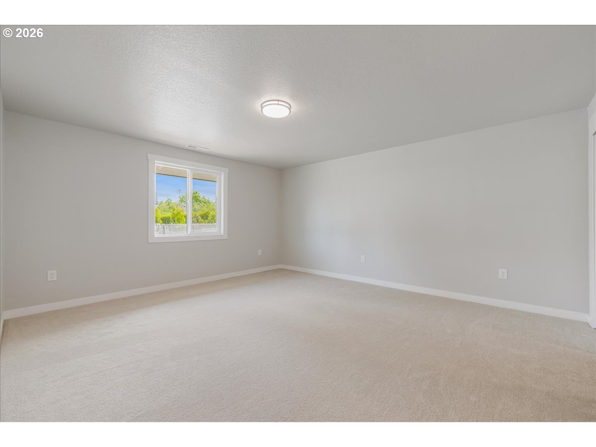 795 Northwest 6th Avenue Canby, OR 97013 - Photo 26 of 40 a view of an empty room and a window