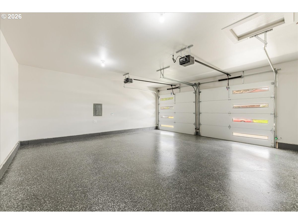 795 Northwest 6th Avenue Canby, OR 97013 - Photo 35 of 40 a view of a room with an empty space