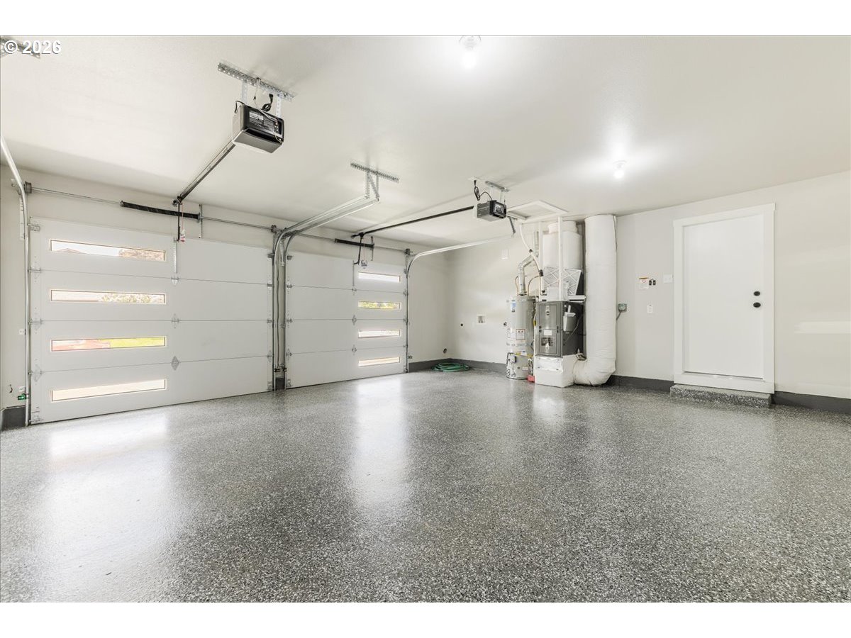 795 Northwest 6th Avenue Canby, OR 97013 - Photo 36 of 40 a view of a room with gym equipment