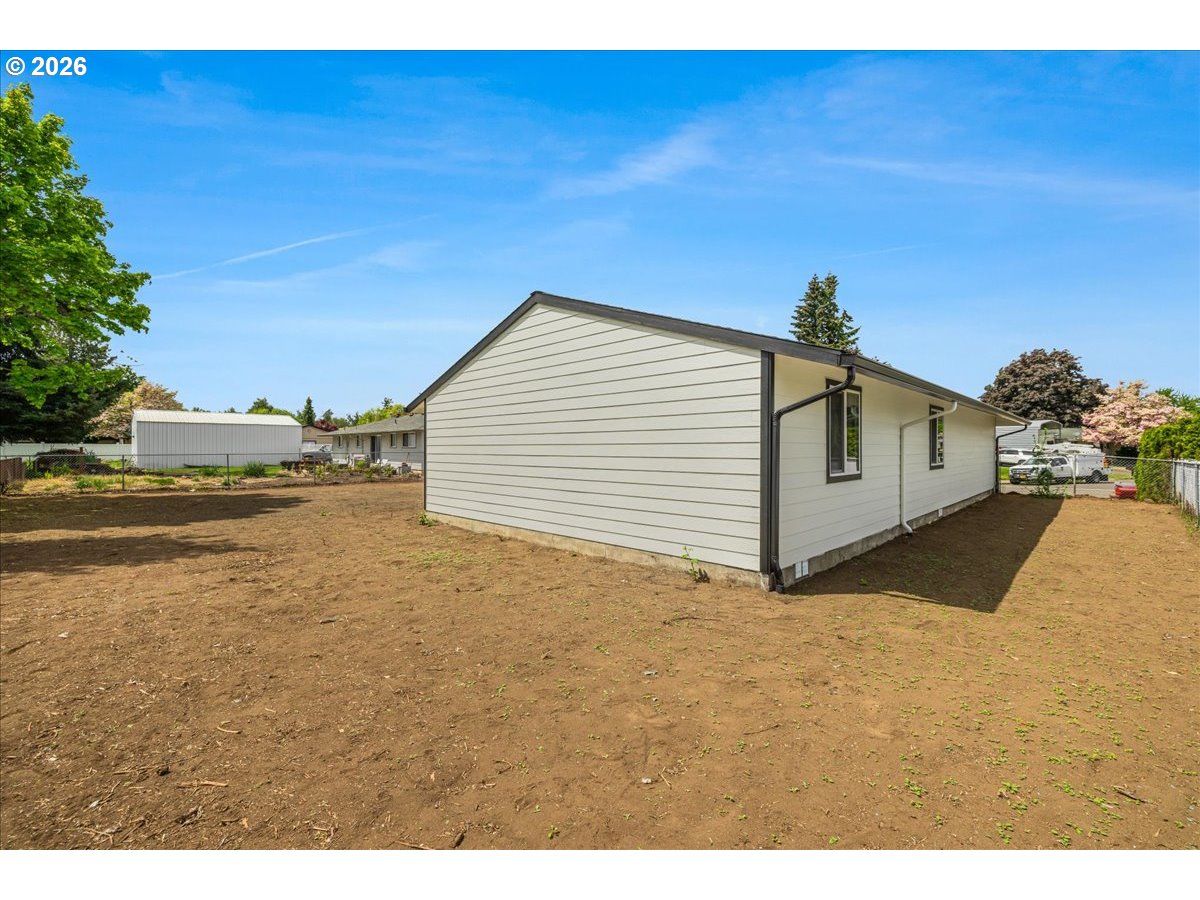 795 Northwest 6th Avenue Canby, OR 97013 - Photo 39 of 40 a view of large body of water and mountain