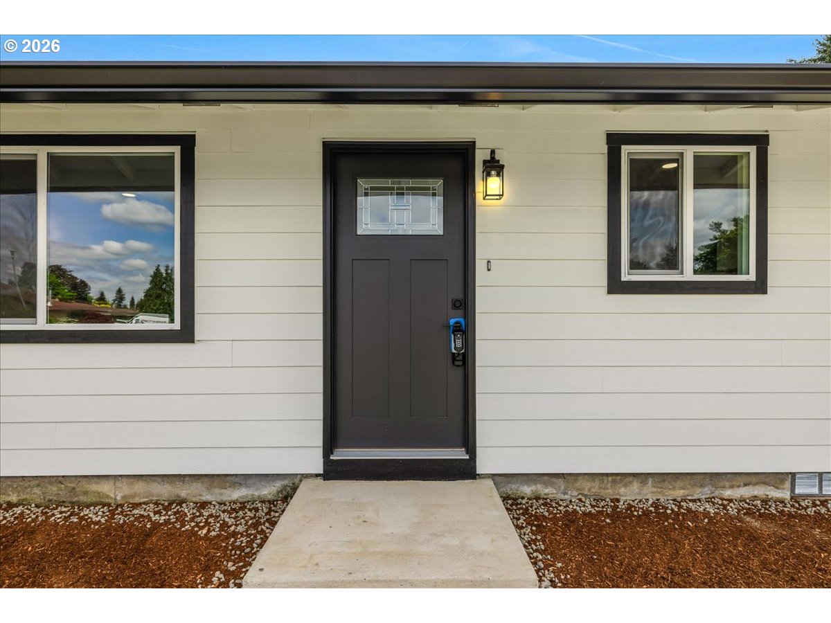 795 Northwest 6th Avenue Canby, OR 97013 - Photo 4 of 40 a view of a door of the house