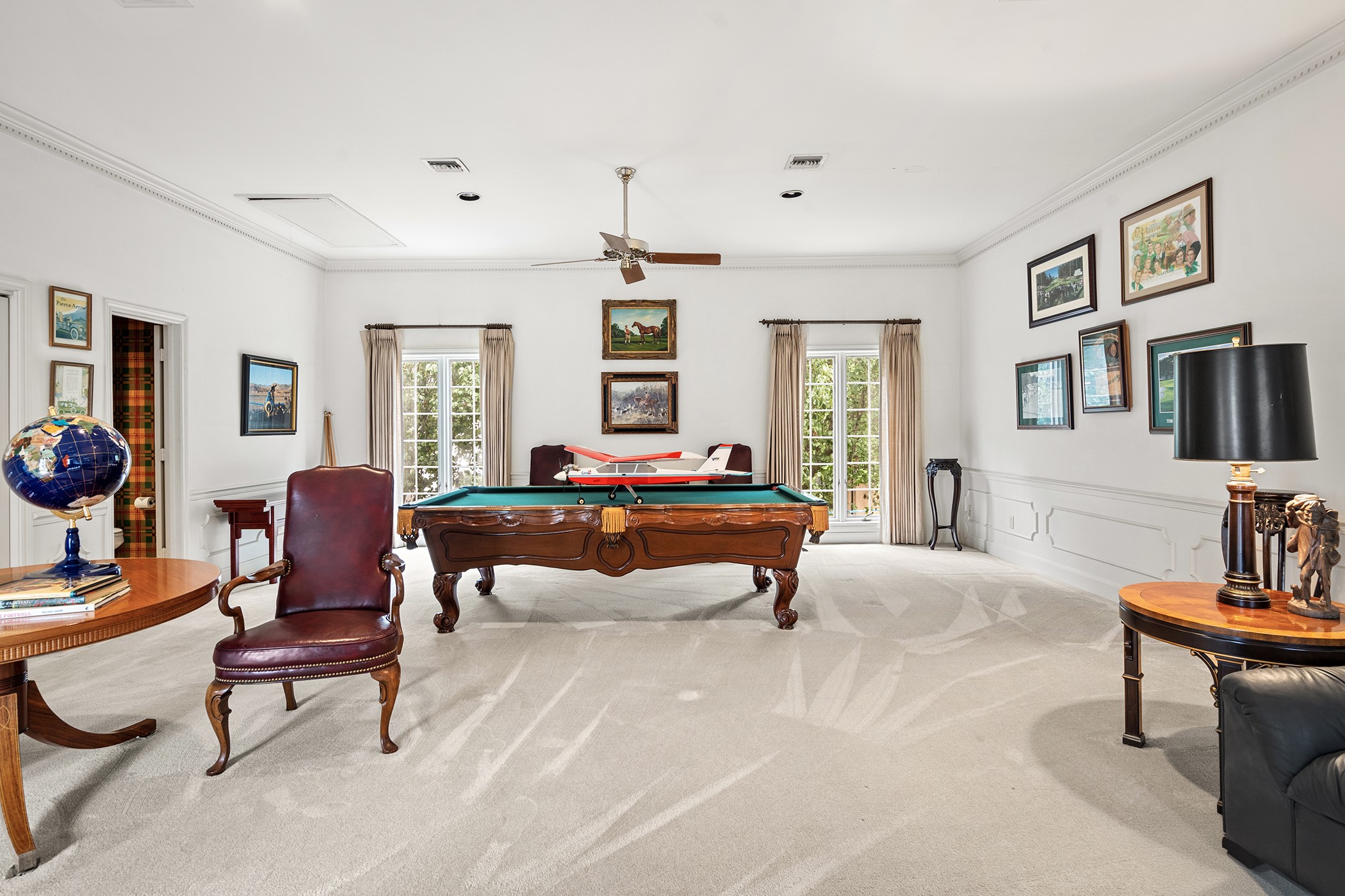 903 Rocky River Road Houston, TX 77056 - Photo 33 of 45 a living room with furniture and wooden floor