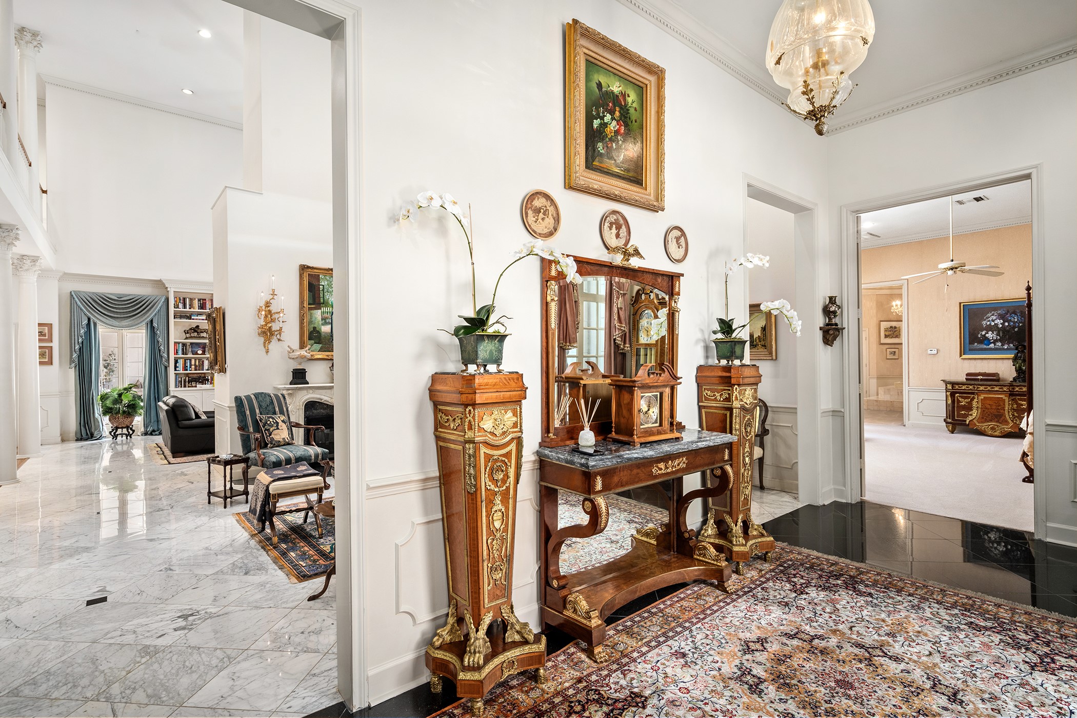 903 Rocky River Road Houston, TX 77056 - Photo 5 of 45 a view of a room with gym equipment