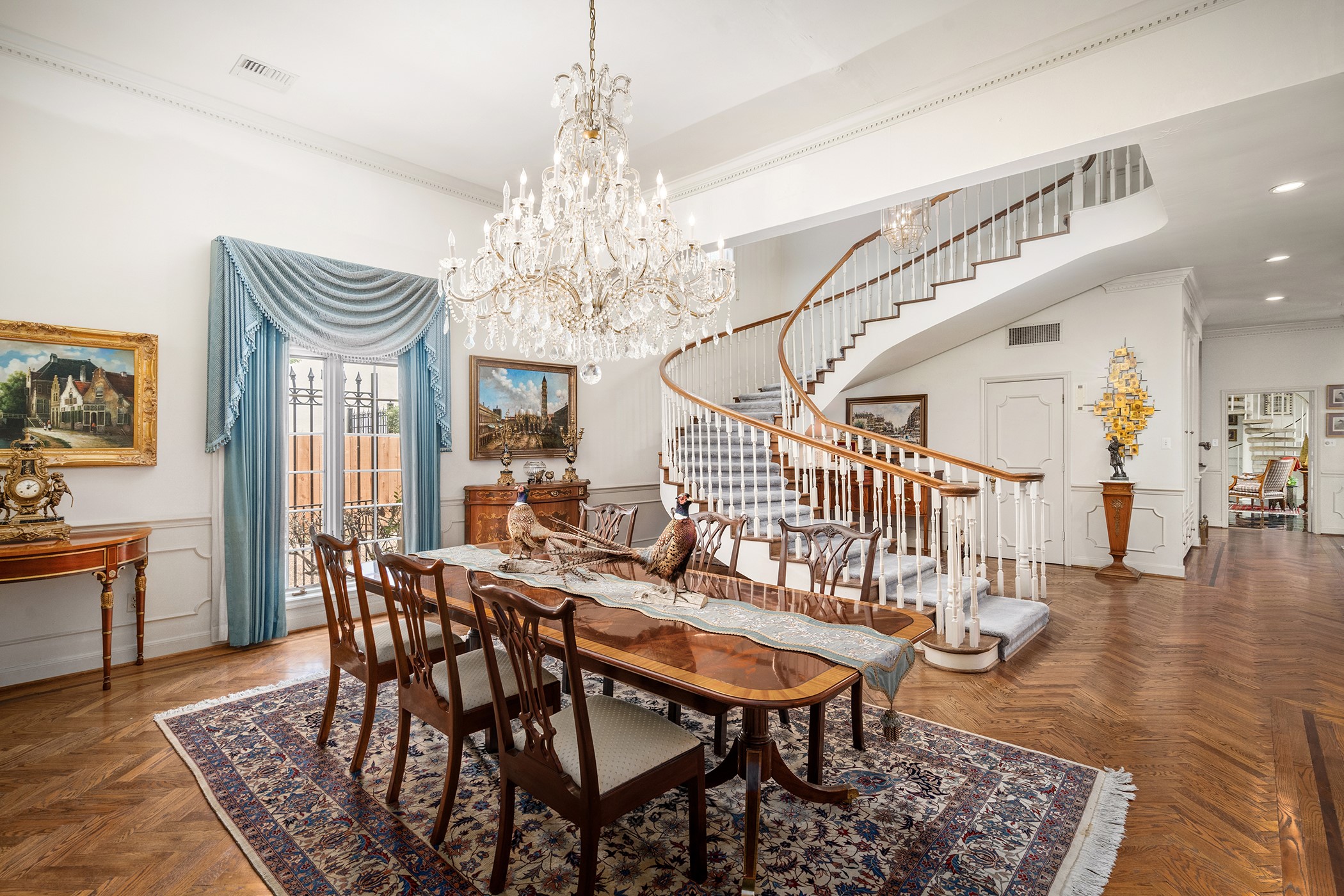 903 Rocky River Road Houston, TX 77056 - Photo 7 of 45 a view of a dining room with furniture