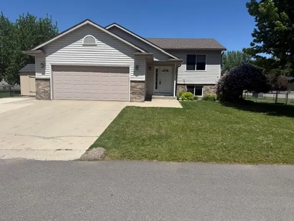 $319,000 | 2300 22nd Drive Southwest, Austin, MN 55912