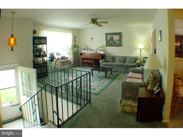605 Jackson Road Atco, NJ 08004 - Photo 9 of 24 Living Room
