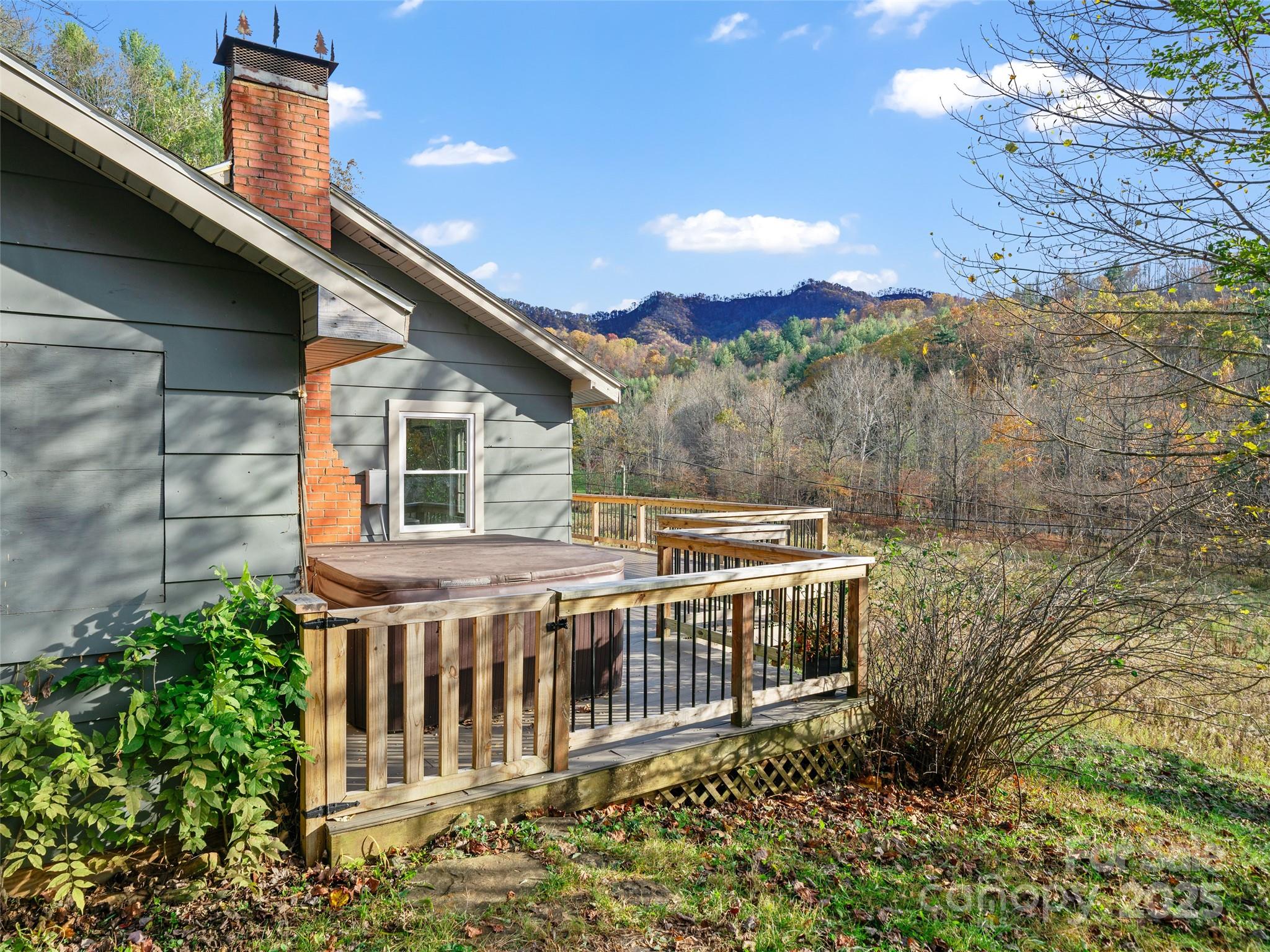 3477 Cane Creek Road Bakersville, NC 28705 - Photo 4 of 30 a balcony with a stove
