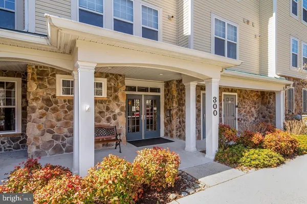 $449,900 | 300 High Gables Drive, Unit 305, Gaithersburg, MD 20878
