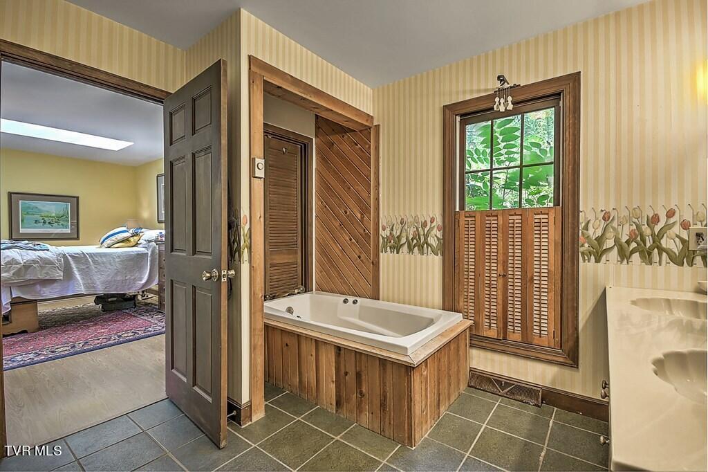 2325 Red Stone Road Marion, VA 24354 - Photo 30 of 76 95581_31