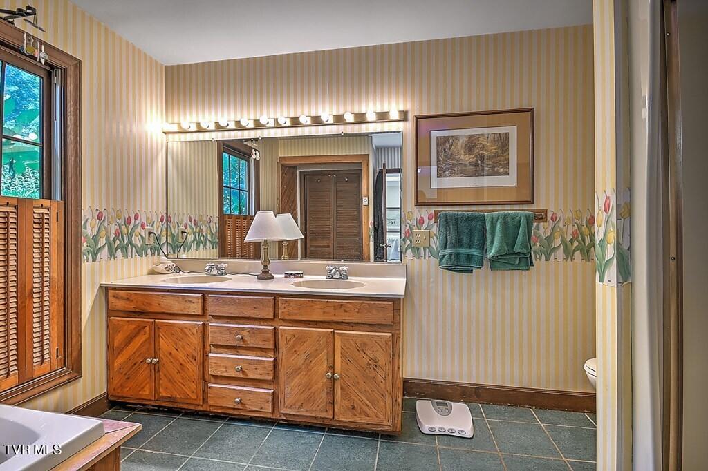 2325 Red Stone Road Marion, VA 24354 - Photo 31 of 76 95581_32