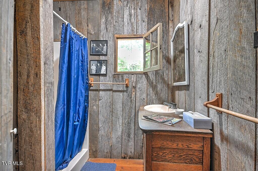 2325 Red Stone Road Marion, VA 24354 - Photo 40 of 76 95581_46