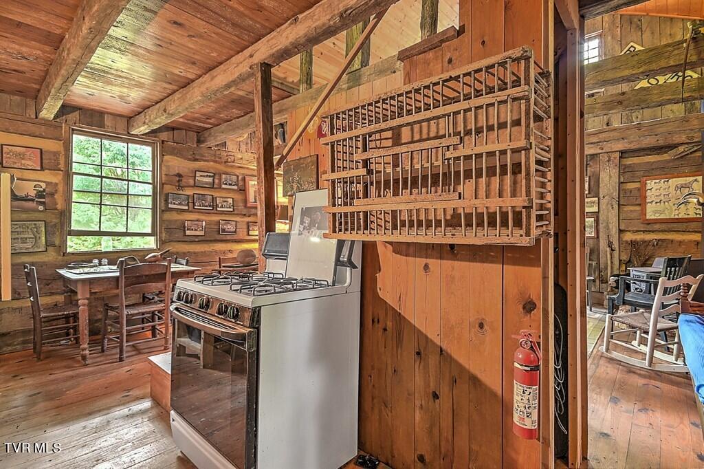 2325 Red Stone Road Marion, VA 24354 - Photo 41 of 76 95581_47