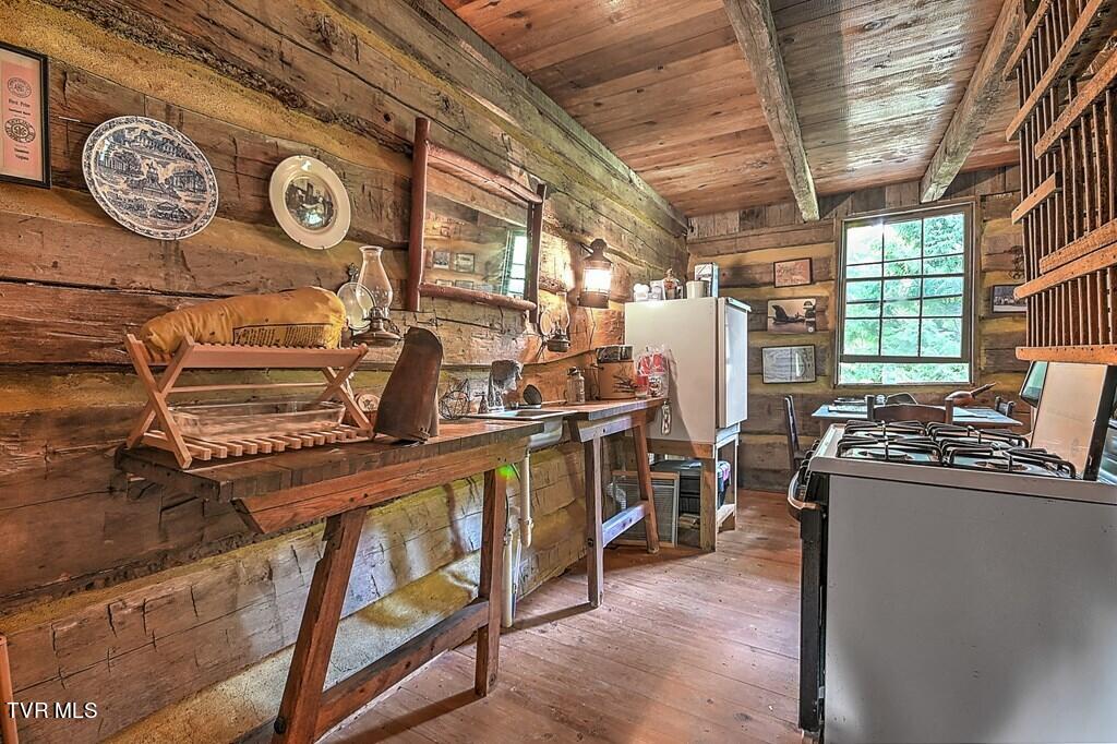 2325 Red Stone Road Marion, VA 24354 - Photo 42 of 76 95581_48