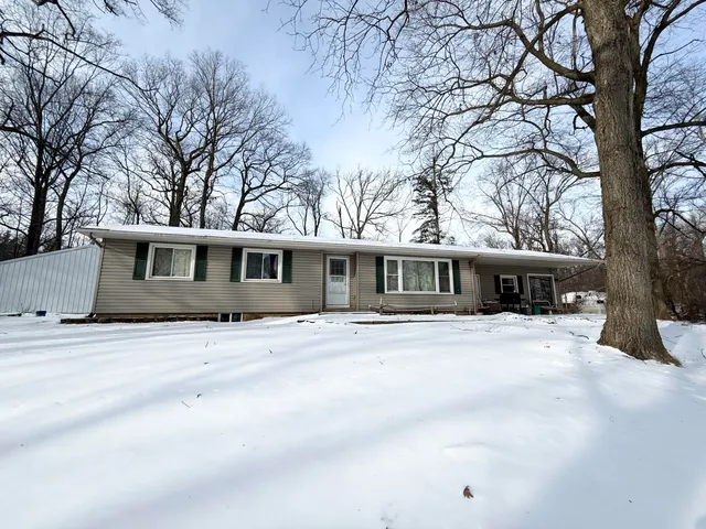 $219,900 | 201 Lake Hills Drive, Concord, MI 49237