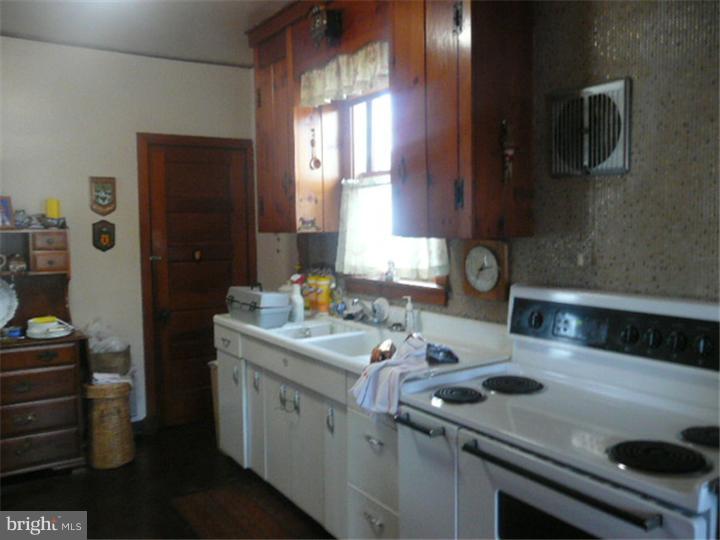 123 West Elbon Road Brookhaven, PA 19015 - Photo 4 of 13 Kitchen