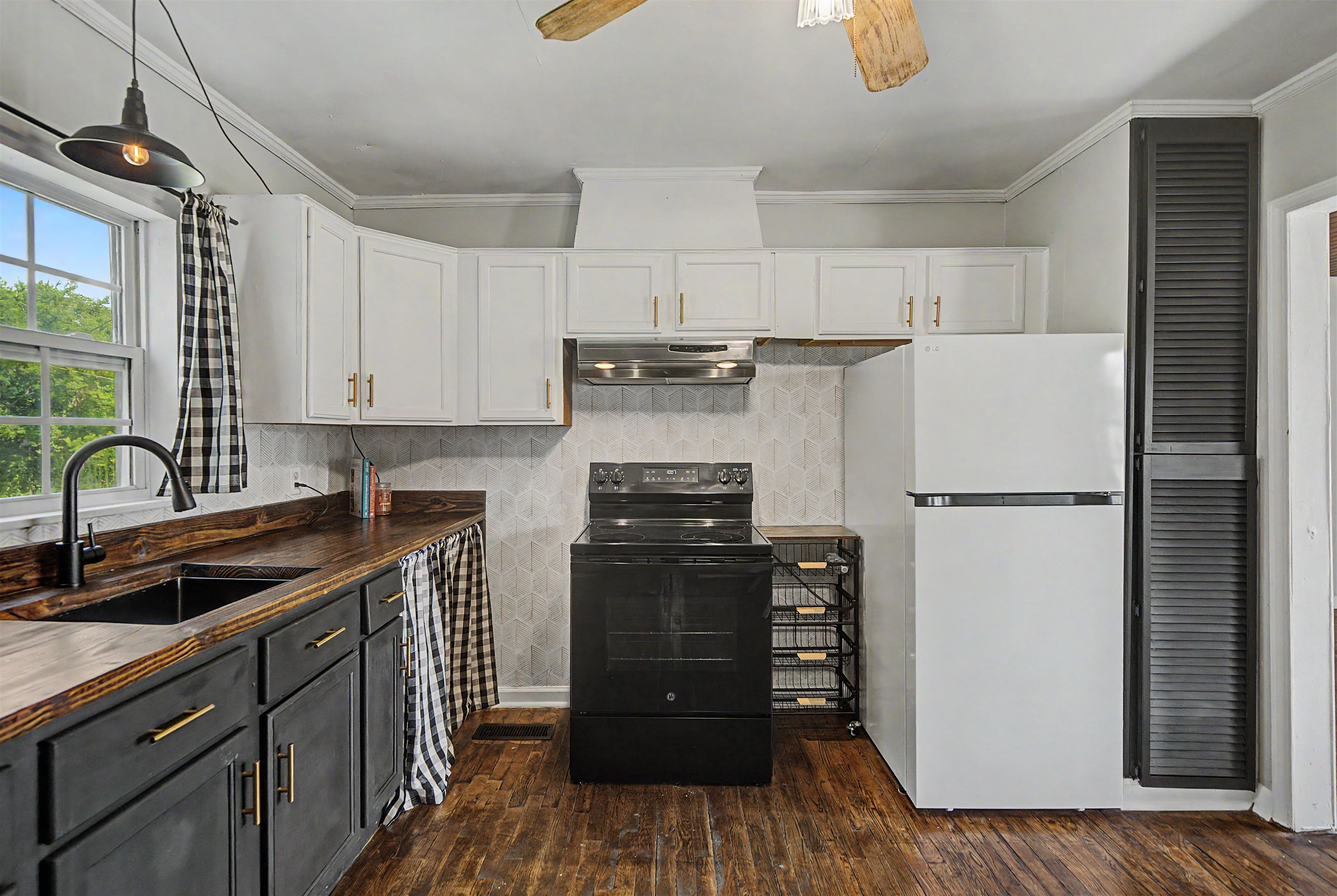 201 Walnut Street Adamsville, TN 38310 - Photo 21 of 26 Kitchen