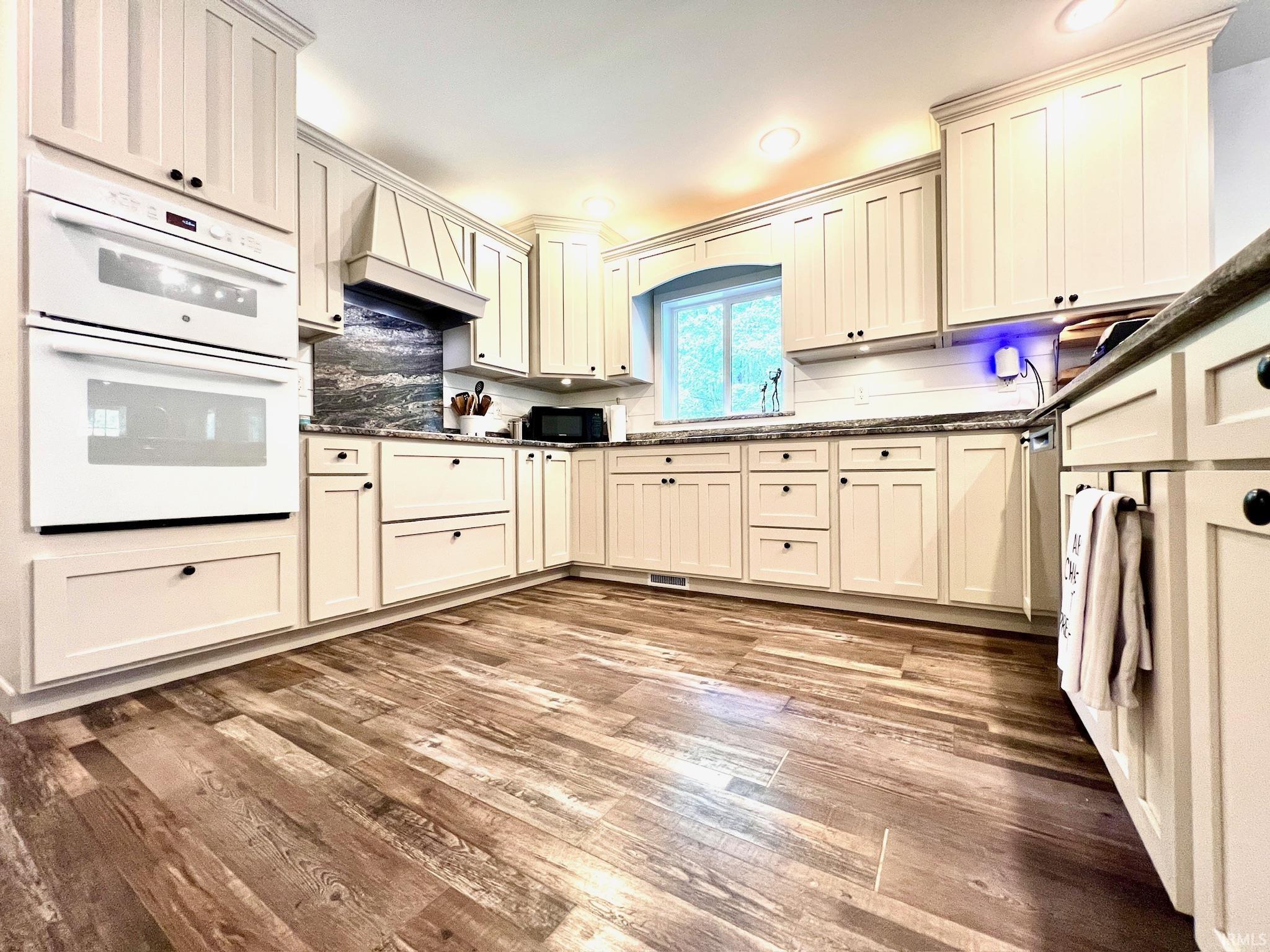 307 The Woods Bedford, IN 47421 - Photo 8 of 36