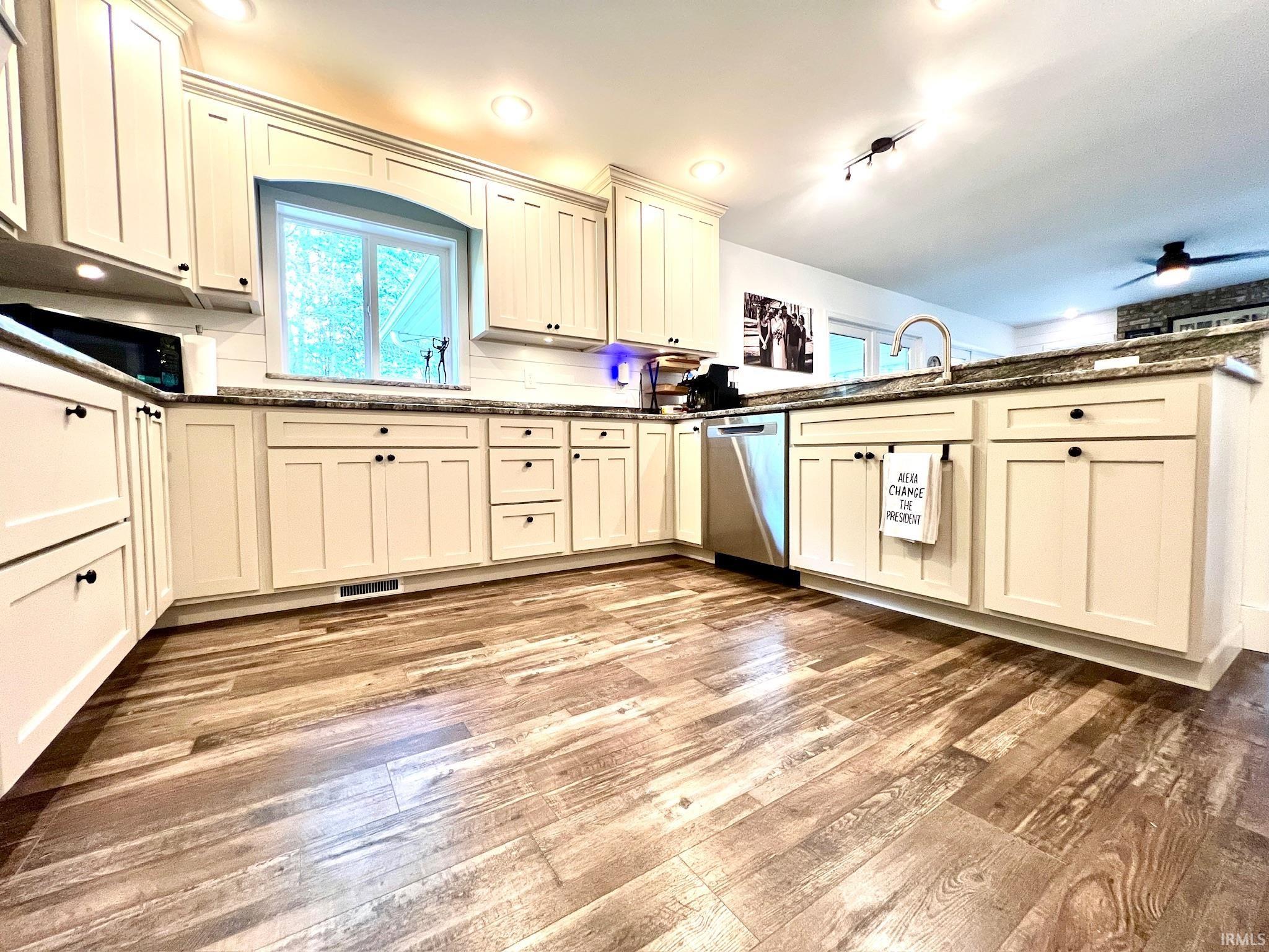 307 The Woods Bedford, IN 47421 - Photo 10 of 36